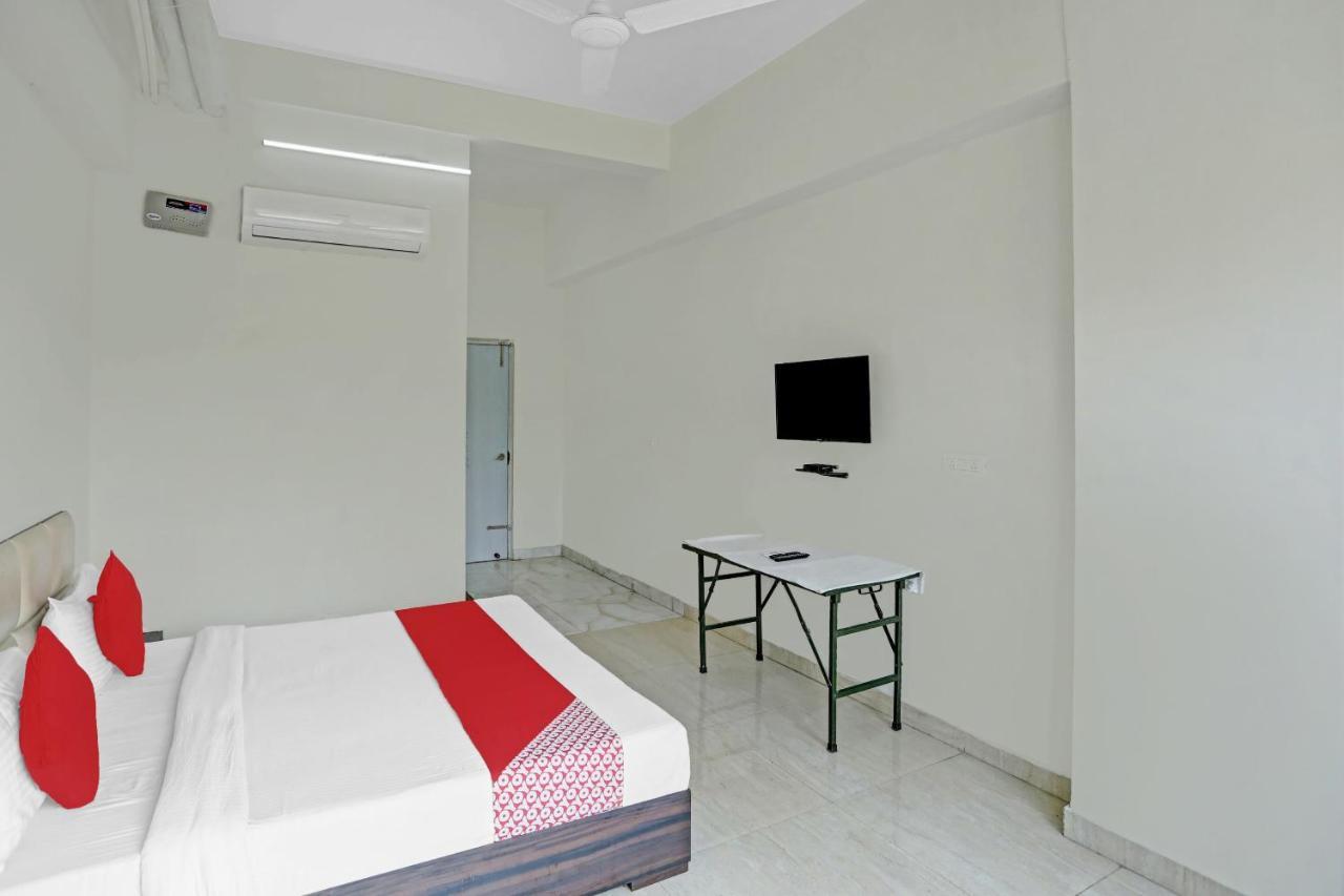 Oyo Flagship 80971 The Lime Tree Bareilly Buitenkant foto